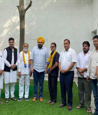 Jalandhar नॉर्थ के हलका इंचार्ज विनित धीर को मिला बल, आप में शामिल हुए पूर्व BSP नेता चौधरी रोशन लाल और वरिष्ठ BJP नेता सतीश गोगी