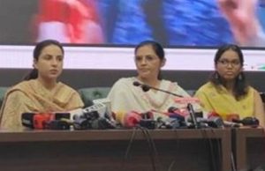 Delhi CJP Protest: घायल पुलिसकर्मियों के परिवारों ने सुनाया दर्द, बोले- खून से सनी थी वर्दी, घर लौटे तो हालत देख कांप उठेCJP Protest: घायल पुलिसकर्मियों के परिवारों ने सुनाया दर्द, बोले- खून से सनी थी वर्दी, घर लौटे तो हालत देख कांप उठे Delhi CJP protest police clash