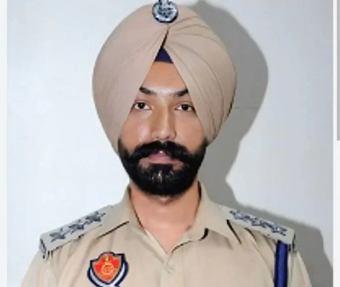 सफ़ाई कर्मचारियों के साथ हुई घटना के बाद बरनाला डीएसपी सतवीर सिंह सस्पेंड Dsp-satvir-singh-barnala-suspended