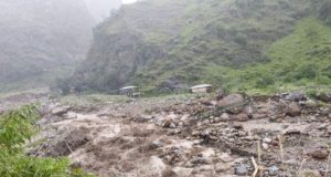 Himachal में मानसून का कहर जारी, समेज खड्ड में फिर आई बाढ़, कई सड़कें बाधित