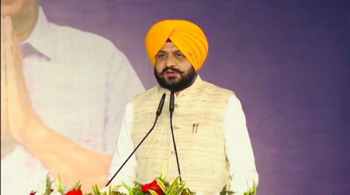 Punjab में श्री गुरु रविदास के जीवन पर होंगे ड्रोन-शो:650वें प्रकाश पर्व पर 6.5 लाख झंडे बांटेंगे, वाराणसी समेत चार शहरों में निकलेगी शोभायात्रा