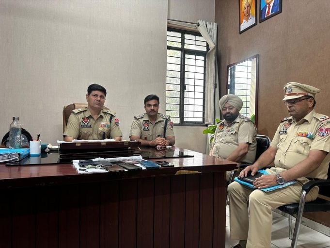 Jalandhar Police की बड़ी कार्रवाई, चोरी के 8 मोबाइल और बाइक समेत 2 आरोपी गिरफ्तार