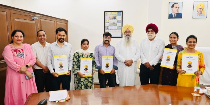 गुरमीत सिंह खुड्डियां ने मत्स्य पालन विभाग में पांच उम्मीदवारों को नियुक्ति पत्र सौंपे