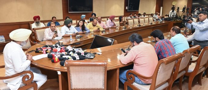 भगवंत मान सरकार द्वारा प्रमुख मांगें मानने के बाद पीएसपीसीएल यूनियनों और आम आदमी क्लीनिकों के कर्मचारियों ने हड़ताल वापस ली, कामकाज फिर शुरू: हरपाल सिंह चीमा