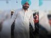 रेल राज्य मंत्री Ravneet Singh Bittu ने रेलवे स्टेशन पर चलाया सफाई अभियान, हाथों से उठाया कचरा