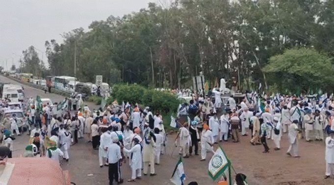 Punjab के किसानों का दिल्ली मार्च शुरू, शंभू-खनौरी बॉर्डर सील; जालंधर-दिल्ली NH पर रूट डायवर्ट