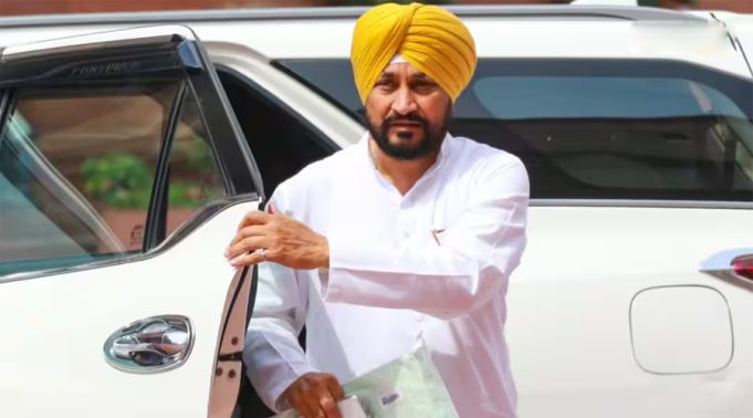 जिद्द पर अड़े Charanjit Singh Channi…सरेंडर से किया इनकार, AICC के आगे रख दी ये 2 बड़ी शर्तें