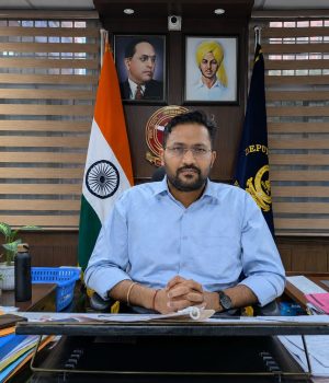 कूड़ा उठाने के लिए डिप्टी कमिश्नर ने अधिकारियों को वैकल्पिक व्यवस्था करने के दिए निर्देश Deputy Commissioner Akash Bansal