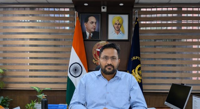 कूड़ा उठाने के लिए डिप्टी कमिश्नर ने अधिकारियों को वैकल्पिक व्यवस्था करने के दिए निर्देश Deputy Commissioner Akash Bansal