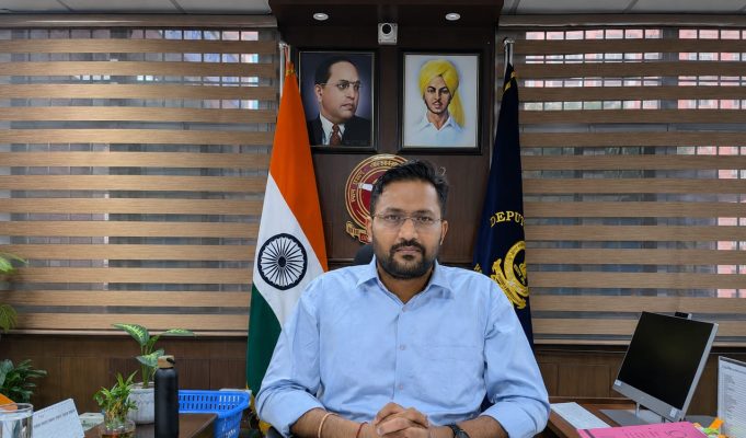 कूड़ा उठाने के लिए डिप्टी कमिश्नर ने अधिकारियों को वैकल्पिक व्यवस्था करने के दिए निर्देश Deputy Commissioner Akash Bansal
