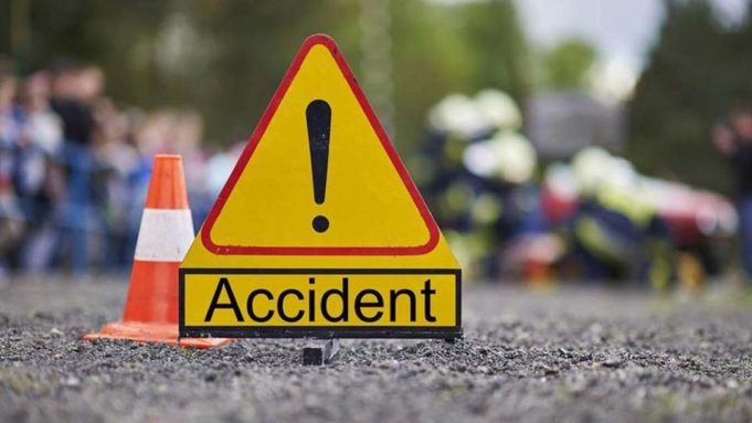 Jalandhar में तेज रफ्तार स्पलेंडर ने एक्टिवा को मारी टक्कर:महिला घायल, बिना नंबर की बाइक छोड़ भागे युवक