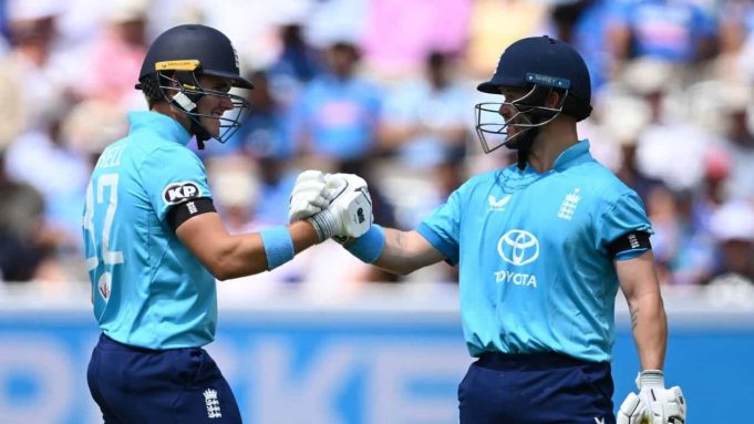 IND vs ENG: रोहित का शतक गया बेकार, 8 गेंदों में काम तमाम, इंग्लैंड ने आठ साल बाद जीती सीरीज