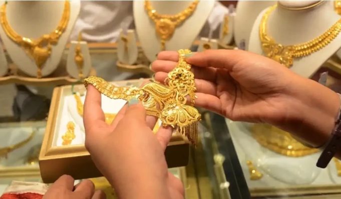 Gold-Silver Price: आज सोना-चांदी सस्ता हुआ या महंगा, जानें 10 ग्राम गोल्ड का रेट