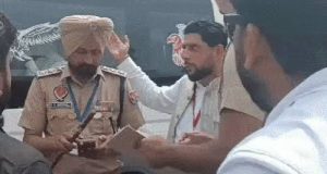 Chandigarh में PM मोदी के पोस्टर फाड़े:जालंधर में DSP से भिड़े BJP नेता अंगुराल; प्रधानमंत्री की स्टेज तक पहुंचा आवारा कुत्ता