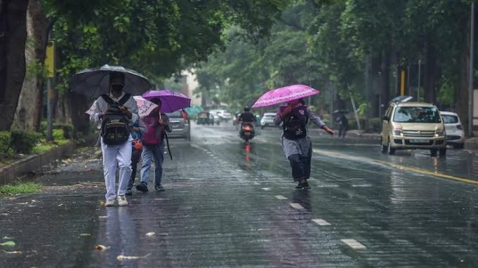 Punjab Weather Update: पंजाब के 8 जिलों में भारी बारिश का अलर्ट, जानें अगले 3 दिनों का हाल