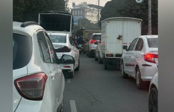 Jalandhar के सबसे व्यस्त रूट पर लगा लंबा जाम:गुरु नानक मिशन चौक से BMC चौक तक वाहन फंसे, यात्री परेशान
