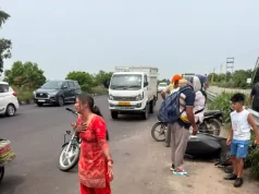 Jalandhar के गोराया के पास सड़क हादसा:तेज रफ्तार ट्रक ने एक्टिवा को पीछे से मारी टक्कर, मासूम बच्ची की मौके पर मौत