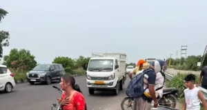 Jalandhar के गोराया के पास सड़क हादसा:तेज रफ्तार ट्रक ने एक्टिवा को पीछे से मारी टक्कर, मासूम बच्ची की मौके पर मौत
