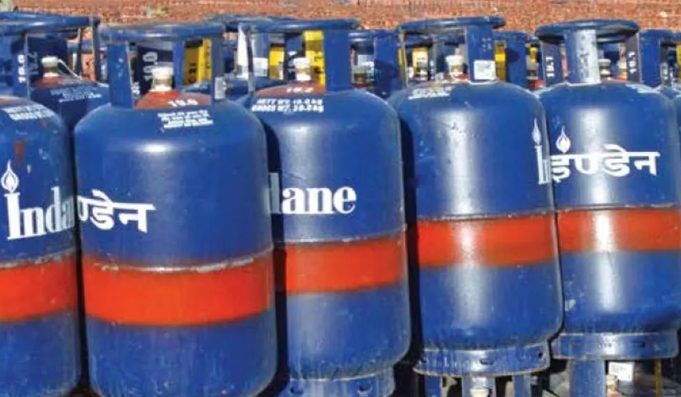 183.50 रुपये सस्ता हुए LPG सिलेंडर, इन लोगों को मिलेगी राहत