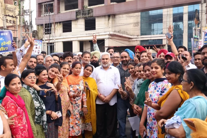 आप ने धर्मेंद्र प्रधान के इस्तीफे को विद्यार्थियों और युवाओं की जीत बताया किया स्वागत resignation of Dharmendra Pradhan