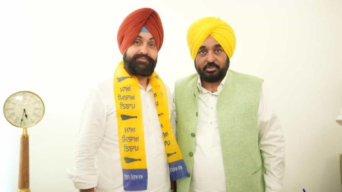पंजाब में शिरोमणि अकाली दल को बड़ा झटका, वनिंदर कौर लूंबा और करण सिह AAP में शामिल