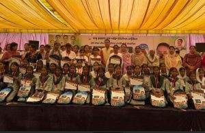 Sunam में Education Sector को मजबूत करने की पहल, 19,886 सरकारी स्कूल छात्रों को मिलेंगे School Bags Aman Arora discributed school bags