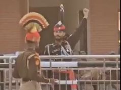 Wagah Border Viral Video: Pakistan Ranger की High Kick पर BSF जवान का मजेदार जवाब, Video हुआ Viral BSF Jawan Viral Video