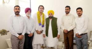 पूर्व क्रिकेटर मनप्रीत गोनी आम आदमी पार्टी में शामिल हुए, मुख्यमंत्री मान ने उन्हें इसमें शामिल करवाया