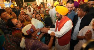 ‘आप’ के राष्ट्रीय संयोजक अरविंद केजरीवाल और मुख्यमंत्री भगवंत सिंह मान ने होशियारपुर में बसों को दिखाई हरी झंडी
