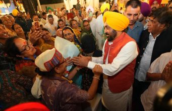 ‘आप’ के राष्ट्रीय संयोजक अरविंद केजरीवाल और मुख्यमंत्री भगवंत सिंह मान ने होशियारपुर में बसों को दिखाई हरी झंडी