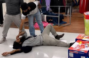 Canada Walmart Viral Video: Edmonton में Sikh युवक से मारपीट, मुक्का मारने और Dastar उतारने का दावा Edmonton Sikh Attack