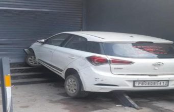 Jalandhar Accident: तेज रफ्तार i20 कार शोरूम में घुसी, Urban Estate के Posh Area में मचा हड़कंप Jalandhar Urban Estate News