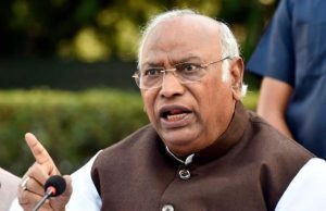 Indian Hockey Team Jersey: जर्सी का रंग बदलने पर Mallikarjun Kharge ने उठाए सवाल, बोले- Hockey India Board की सहमति क्यों नहीं ली? Mallikarjun Kharge hockey jersey
