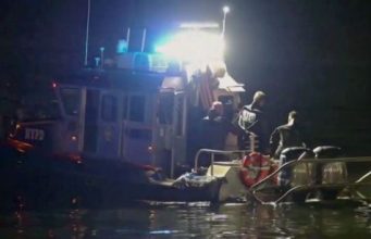 New York Boat Capsizes: Statue of Liberty के पास Speedboat पलटी, 27 वर्षीय मां और 5 महीने की बच्ची की मौत New York Boat Accident