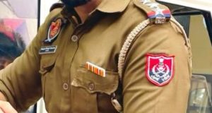 Tarn Taran Firing: नशा तस्करों और Police के बीच मुठभेड़, Head Constable और 3 साल की बच्ची घायल Tarn Taran police encounter