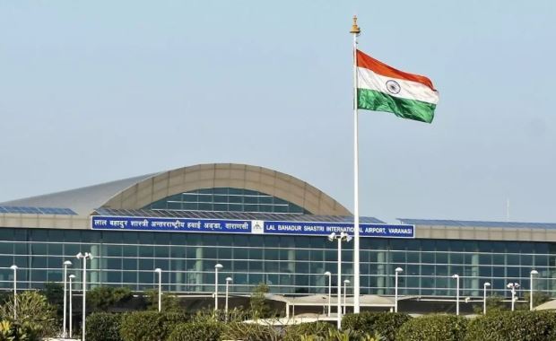 Varanasi Airport Firing: Air India Passenger की Pistol से चली Accidental गोली, दो यात्री घायल Varanasi Airport Firing News