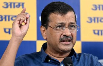 Arvind Kejriwal का आज PM आवास के लिए मार्च, घर से AAP दफ्तर के लिए निकले
