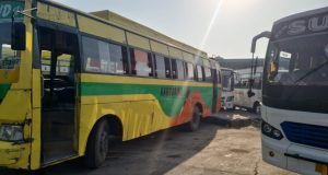 Jalandhar Company की बस फगवाड़ा से चोरी:स्टैंड के अंदर से ले गया चोर, नंगे पैर पीछे दौड़ा ड्राइवर; CCTV खंगाल रही पुलिस