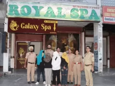 Jalandhar के रॉयल स्पा सेंटर में पुलिस रेड:3 युवतियां और युवक गिरफ्तार, मसाज सेंटर में चल रहा था देह व्यापार