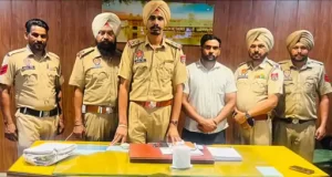 Amritsar में अफीम समेत युवक गिरफ्तार:पुलिस को देखकर रास्ता बदला, तलाशी में मिला नशा; नेटवर्क खंगाला जा रहा