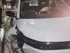 Jalandhar में कार और ऑटो की टक्कर:शीशे टूटकर सड़क पर बिखरे, चकनाचूर हुए दोनों वाहन