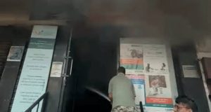 Kapurthala के प्राइवेट बैंक में आग, लाखों का नुकसान:शॉर्ट सर्किट से हादसा, लॉकर सुरक्षित; फायर ब्रिगेड ने आधे घंटे में पाया काबू