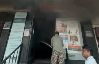 Kapurthala के प्राइवेट बैंक में आग, लाखों का नुकसान:शॉर्ट सर्किट से हादसा, लॉकर सुरक्षित; फायर ब्रिगेड ने आधे घंटे में पाया काबू