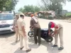 Amritsar में 3 पिस्तौल के साथ 2 गिरफ्तार:बिना नंबर बाइक पर घूम रहे थे युवक, नाकाबंदी दौरान पकड़े; तीसरा फरार