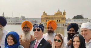 अमेरिकी राजदूत सर्जियो गोर ने गोल्डन टेंपल में माथा टेका:SGPC अध्यक्ष धामी से सिखों से जुड़े मुद्दों पर बात हुई, अकाली दल अमृतसर ने लहराए खालिस्तान के झंडे