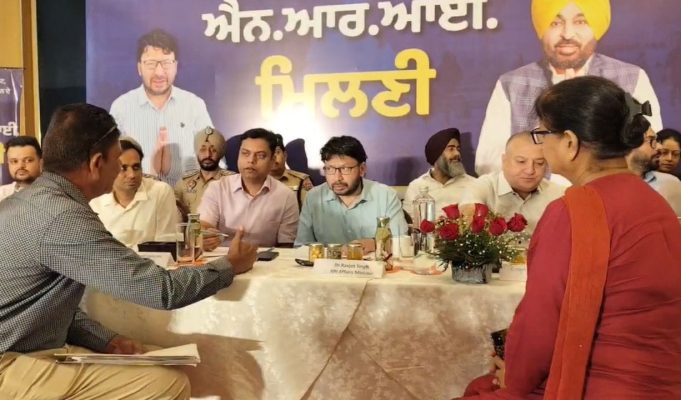 अमृतसर में विशेष प्रवासी प्रवासी सम्मेलन: मंत्री डॉ. रवजोत सिंह ने प्रवासियों की समस्याओं को सुना; मौके पर ही समाधान के आदेश दिए गए