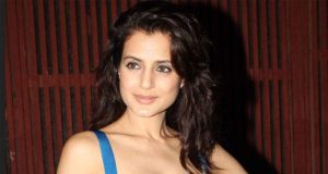 Ameesha Patel के माता-पिता के घर चोरी:₹5 लाख की ज्वेलरी गायब; घरेलू सहायिका गिरफ्तार, पुलिस ने विरार से आरोपी को पकड़ा