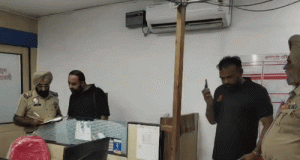 Amritsar में Union Bank में लूट की कोशिश, CCTV:5 नकाबपोश वारदात नाकाम होने पर फरार; स्टाफ और लोगों में अफरातफरी