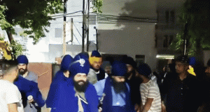 Jalandhar में पुलिस कार्रवाई से नाराज निहंगों का धरना:थाने के बाहर सिमरन किया, गुरुद्वारे में कूड़े को लेकर विवाद; बुजुर्ग महिला हुई थी घायल
