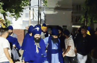 Jalandhar में पुलिस कार्रवाई से नाराज निहंगों का धरना:थाने के बाहर सिमरन किया, गुरुद्वारे में कूड़े को लेकर विवाद; बुजुर्ग महिला हुई थी घायल
